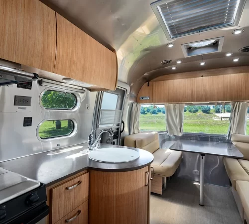 Stardust Airstream 2021 Flying Cloud