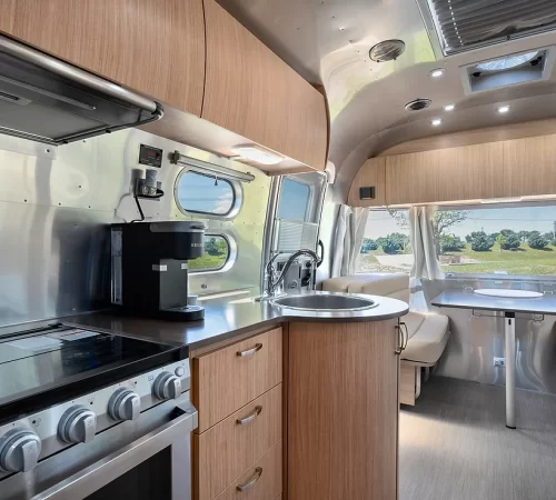 Stardust Airstream 2020 Flying Cloud5